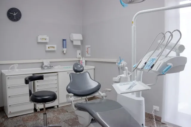 Co wpływa na to, jak często należy odwiedzać dentystę?