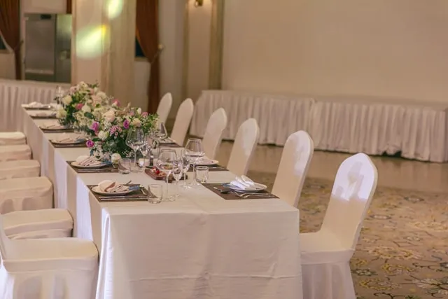 Jak hotel zapewnia noclegi dla gości weselnych bez stresu?