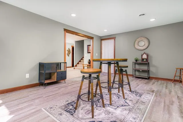 Czy ekskluzywne meble w stylu glamour mogą współgrać z minimalizmem?