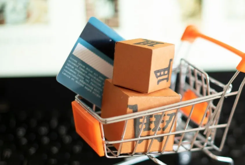 Jak sprawdzić doświadczenie i historię działalności sklepu meblowego internetowego?